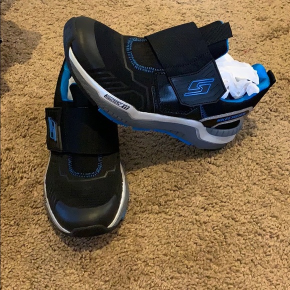 black sketchers size 3